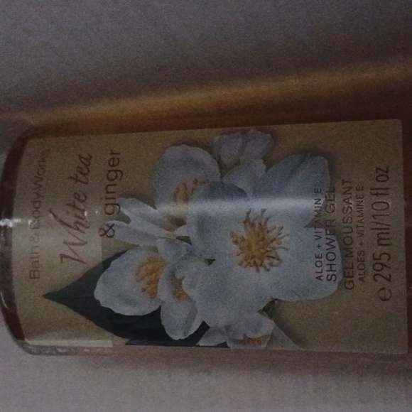 4/$60 New "White Tea & Ginger" Body Cream & Shower Gel Set -2 Bottles (1 Sealed) - Picture 3 of 10